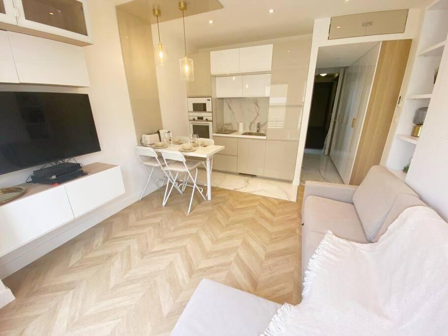 Appartement 2P Idealement Place Juan Les Pins Eksteriør bilde